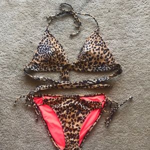 NEVER BEEN WORN VS leopard bathing suit 👙